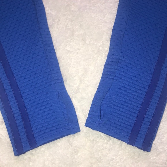 🐝 IVY PARK RODEO 2021 DROP CROP TOP - Picture 4 of 10